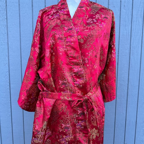 Red Asian Style Wrap Robe - Picture 3 of 10